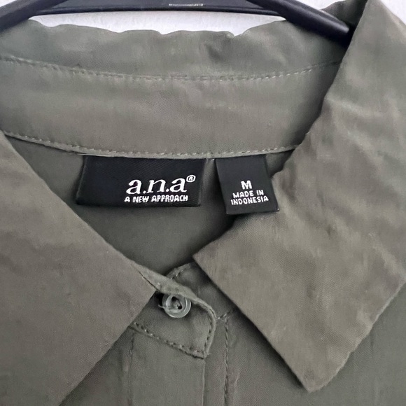 Medium Ana Green Button Down Shirt - Picture 3 of 3